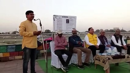 कविता चौपाटी: मोबाइल के टावर पर बैठा एक पक्षी हूं मैं