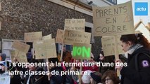 Parents et enfants ne veulent pas d'une fermeture de classe à La Neuve-Lyre