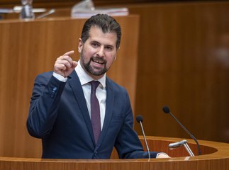 Tudanca, durísimo con Mañueco por sus políticas "de moda" en Castilla y León: "Es más radical que Ayuso"