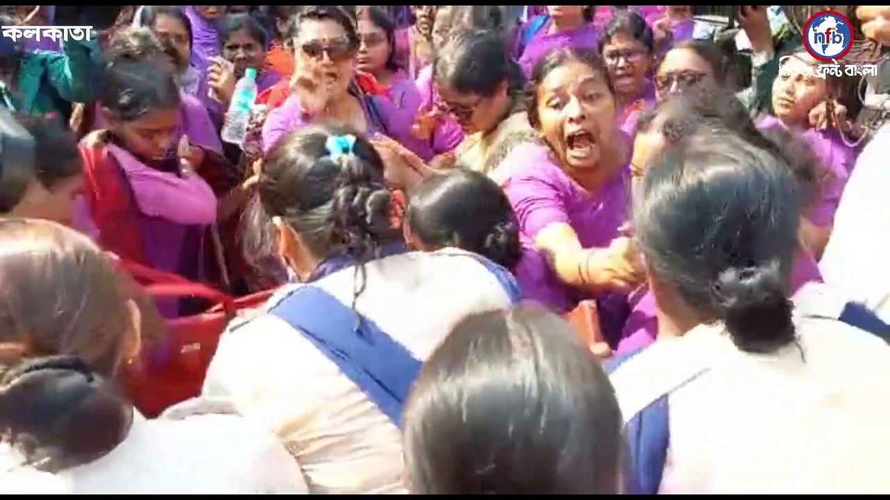 স্বাস্থ্যকর্মীর স্বীকৃতি স্থায়ী বেতন ও ভাতা বৃদ্ধির দাবিতে আশাকর্মীদের স্বাস্থ্য ভবন অভিযান ঘিরে উত্তেজনা