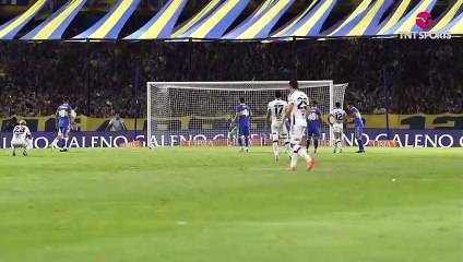 Sergio "Chiquito" Romero le atajó un penal al delantero Facundo Castelli