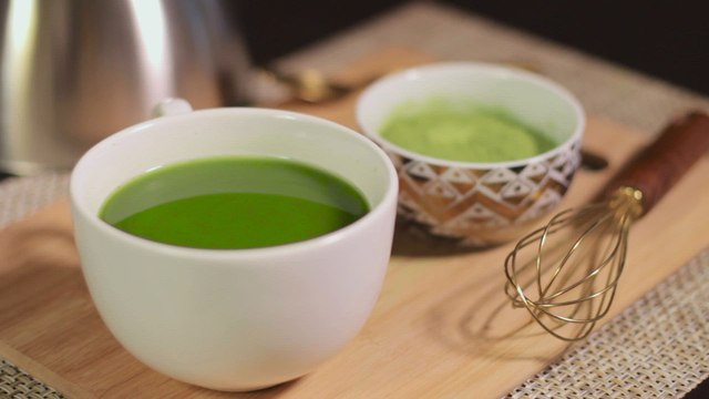 Health Perks of Caffeinated Matcha: A Coffee Alternative