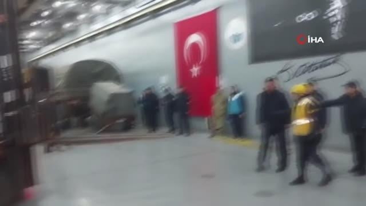 TCG Sancaktar ve TCG Bayraktar çıkarma gemileri ile deprem bölgesine iş makineleri ve arama-kurtarma teçhizatları sevk ediliyor