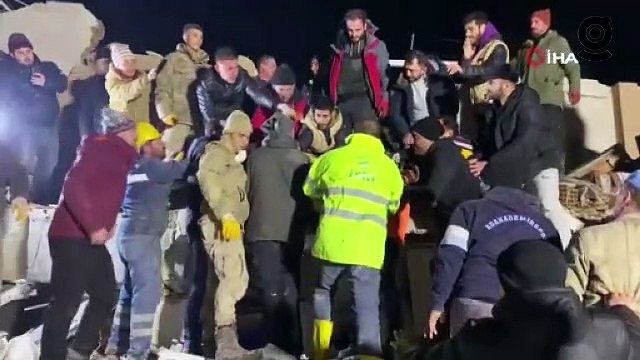 Göçük altından kurtarıldı, ilk sözleri 'Hepinizi çok seviyorum' oldu