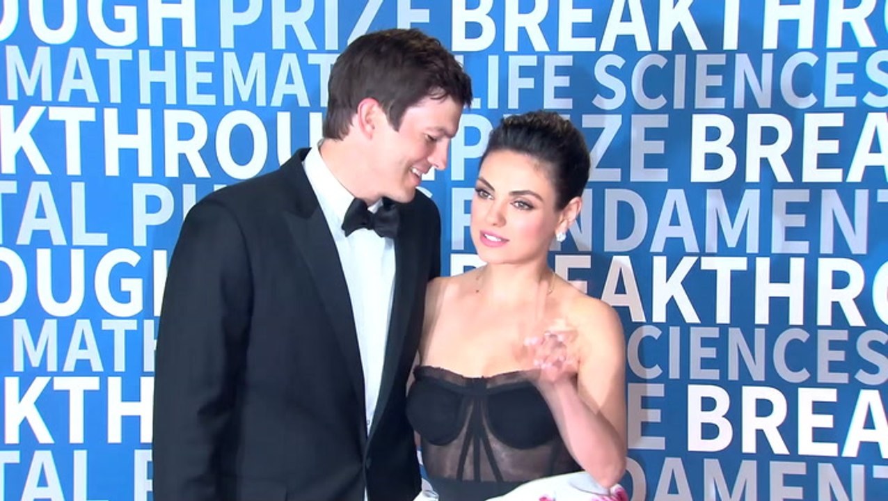 Mila Kunis Called Out Reese Witherspoon & Ashton Kutcher Over Their ‘Awkward’ Red Carpet Photos