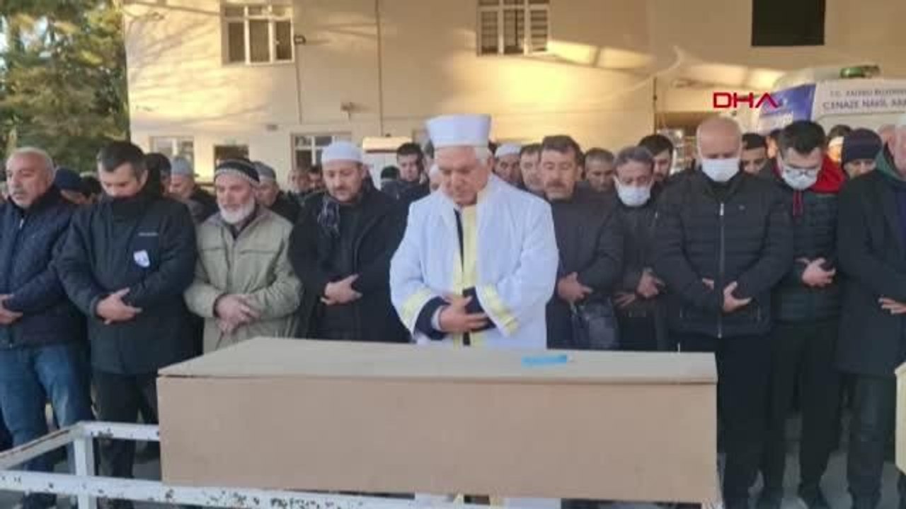 EMEKLİLİK DİLEKÇESİ VEREN VE DEPREMDE ÖLEN POLİS MEMURU, EŞİ VE 3 OĞLU TOPRAĞA VERİLDİ