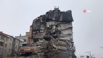 Elazığ'da ağır hasarlı binaların yıkımına başlandı
