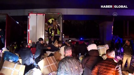 Kardeş ülke Azerbaycan'da vatandaşlar Türkiye'ye yardım için seferber oldu