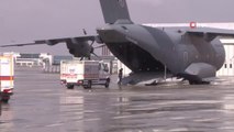 Askeri uçakla İstanbul'dan deprem bölgesine yardım ekipleri gidiyor