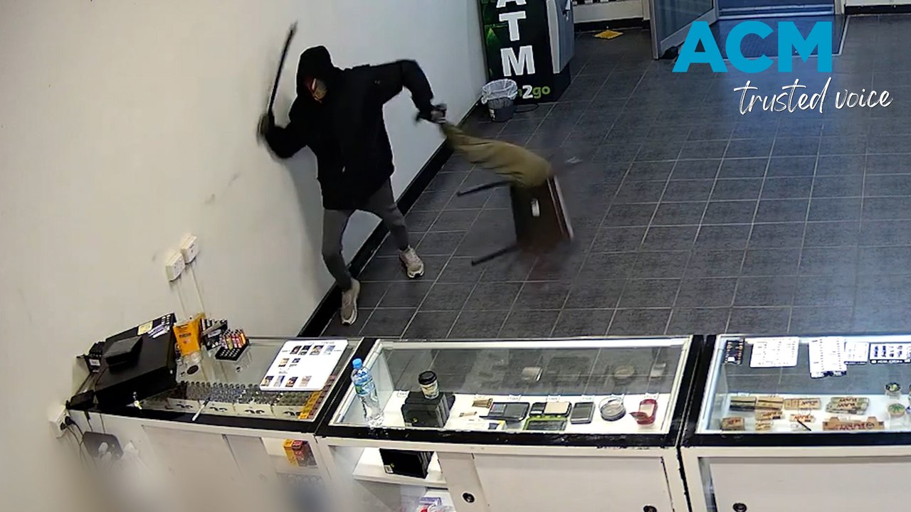 Machete-wielding fought off during attempted robbery in Rockhampton, Queensland