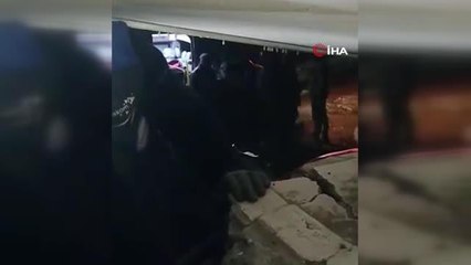 Enkaz altındaki vatandaşların imdadına böyle yetiştiler