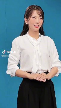 Lê Bống ngày càng thay đổi tích cực: Ăn mặc giản dị làm MC được dân tình khen nức nở