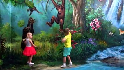 Diana and Roma Pretend Play at the Art MUSEUM in Bangkok