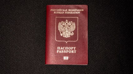Tausende Russen verzichten auf Staatsbürgerschaft nach Ukraine-Einmarsch 🇷🇺
