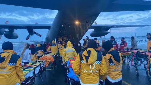 Depremde yaralanan vatandaşlar İstanbul'a getirildi