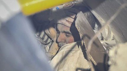 Kepçe operatörü 47 saat sonra babasının enkazdan sağ çıkarılmasını sağladı