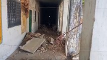 स्कूल के जर्जर भवन पर ग्रामीणों का फूटा आक्रोश
