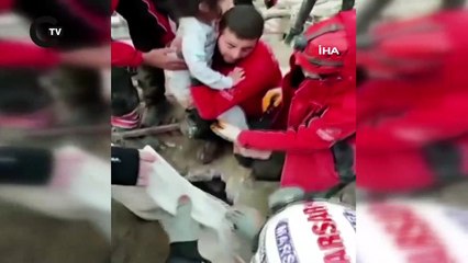 36 saat sonra enkazdan kurtarılan Naz: "Abimi çıkarmadınız mı daha"