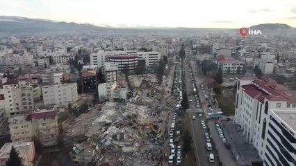 Tải video: Depremin vurduğu Adıyaman'da yıkılan yapılar böyle görüntülendi