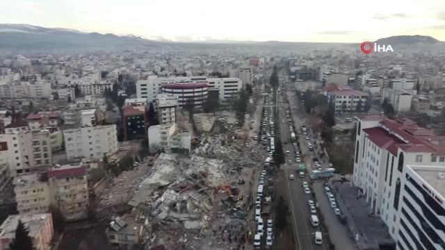 Depremin vurduğu Adıyaman'da yıkılan yapılar böyle görüntülendi