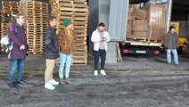 Galatasaraylı futbolcu Mertens ile eşi, depremzedeler için yapılan yardım çalışmalarına katıldı