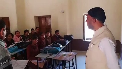 वीडियो- वाचलनालय, अस्पताल, स्कूल और गोशाला में पहुंचे कलक्टर