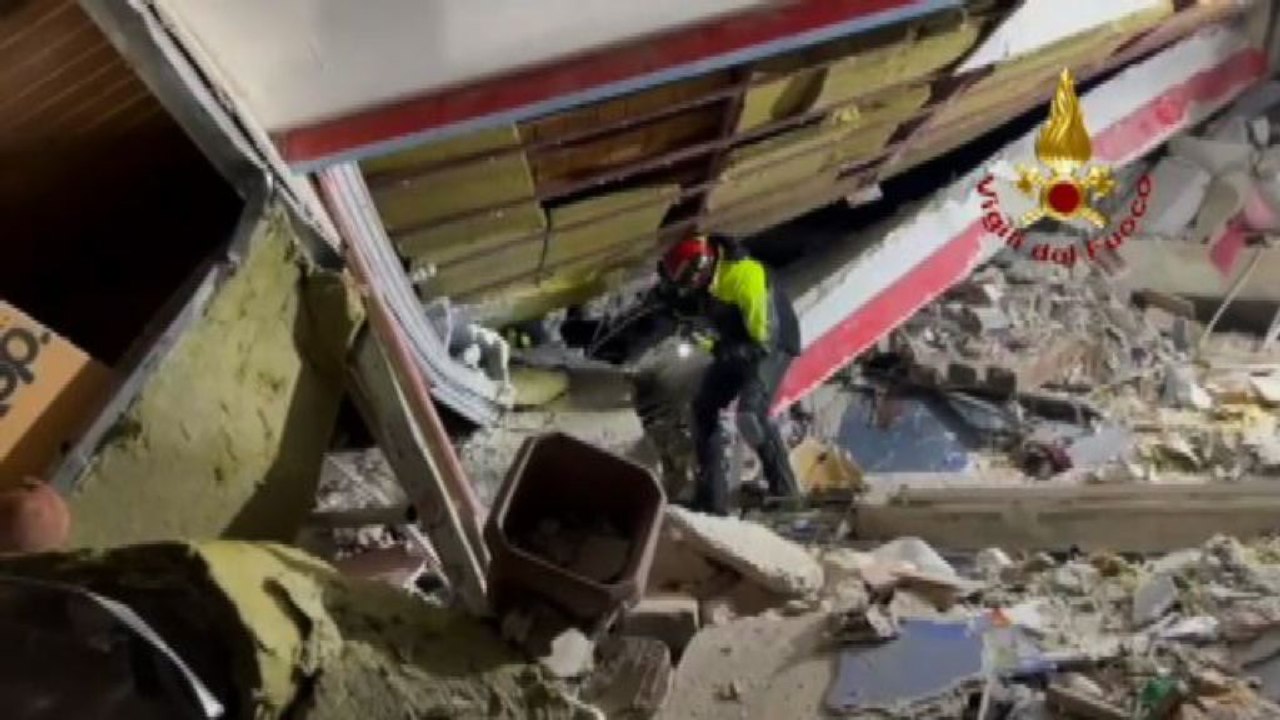 Terremoto in Turchia, vigili del fuoco al lavoro ad Antiochia