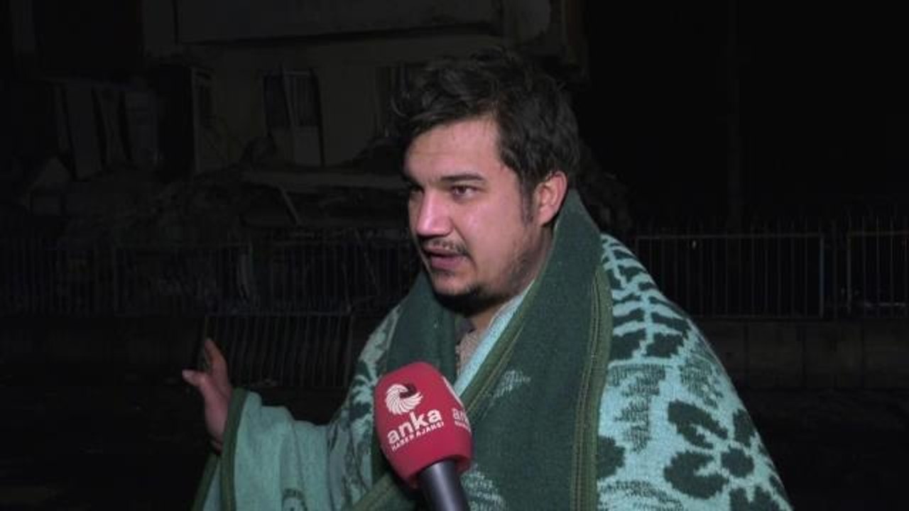 Kılıçdaroğlu'nun Dinlediği Hataylı Depremzede: "Yaklaşık 42 Saattir Burada Yardım Bekliyoruz. Afad Ekibi Geliyor Ama 'Ekipmanımız Yok' Diyor"