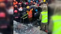 Birecik'te enkaz altında kalan Serhat Kaya 52 saat sonra kurtarıldı