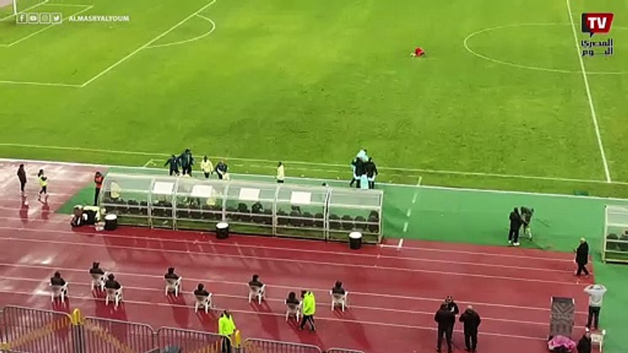رد فعل أسامة نبيه بعد تسجيل الهدف التاني في مرمي الزمالك.. وفرحة جنونية من جمهور فاركو