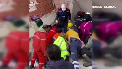 Elbistan’da 51 saat sonra enkazdan böyle çıkardılar!