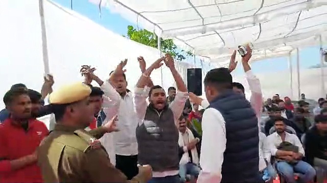 वीडियो: छात्रसंघ पॉलिटिक्स...कार्यक्रम एबीवीपी का, लेकिन कांग्रेसियों को अतिथि बनाया, विरोध पर कार्यकर्ता को मारा जूता