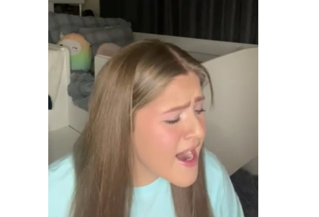 Hermoine Johnson singing