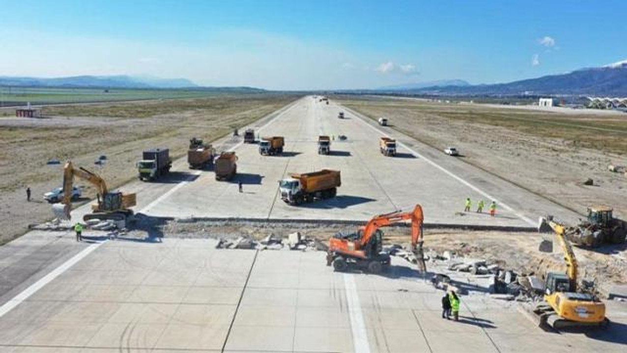 Mansur Yavaş duyurdu: Hatay Havalimanı'nın en kısa sürede yeniden uçuşlara açılması için çalışmalara başladık