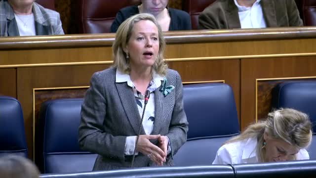 Calviño: Como todos los españoles, busco ofertas y compro fruta de temporada