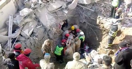 KAHRAMANMARAŞ'TA 55'İNCİ SAATTE 1'İ ÇOCUK 3 KİŞİ KURTARILDI