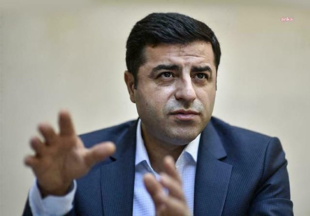 Demirtaş'tan Kılıçdaroğlu Paylaşımı: "Hem Güçlü Bir Dayanışma Hem de Güçlü Bir Siyasi Duruş, Bu Zor Dönemi El Ele Vererek Atlatmamız İçin Çok...