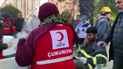 Afet bölgesinden yürek ısıtan görüntüler