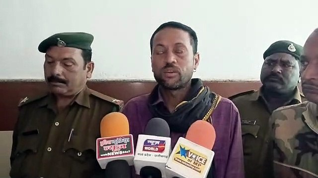 वीडियो : बंदर के हमले से दो मंजिला छत से गिरी युवती