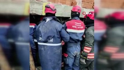 30 günlük bebek enkaz altından böyle kurtarıldı