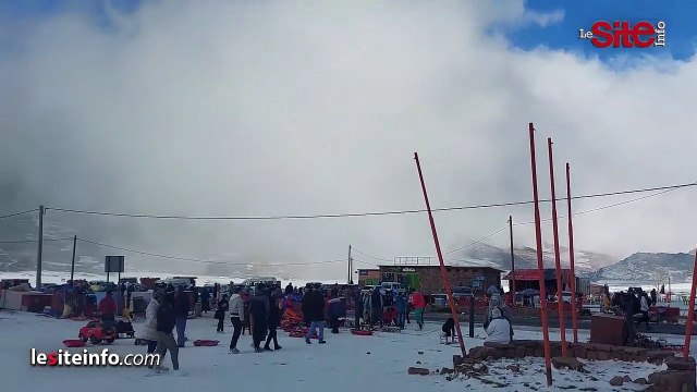 بياض الثلوج يُحوّل أوكايمدن إلى أرض ساحرة ويفتح شهية عاشقي الطبيعة والتزحلق على الجليد