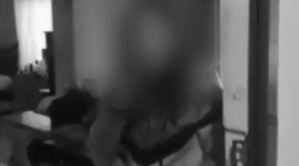 Fiscalía envió a la cárcel a mujer que apuñaló a su novio mientras dormía