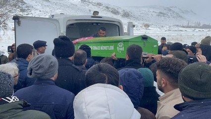 HATAY'DA ENKAZ ALTINDA KALAN ANNE VE 3 ÇOCUĞU, NİĞDE'DE TOPRAĞA VERİLDİ