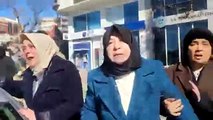 AKP Kahramanmaraş eski milletvekili Nursel Reyhanlıoğlu, deprem bölgesine gelen Ekrem İmamoğlu’na hakaret edip saldırdı:   “Gelmeyin defolun gidin.”