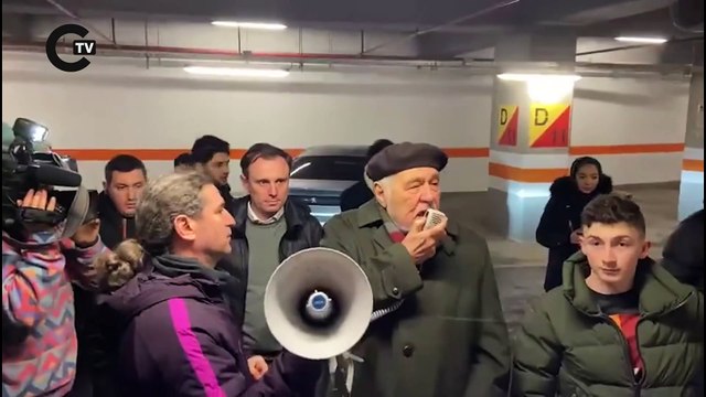 İlber Ortaylı Nef Stadyumu'na gelerek gençlere moral verdi