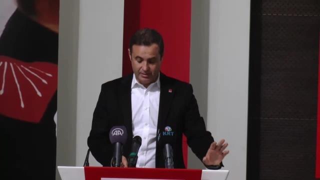 Ahmet Akın, CHP Afet Koordinasyon Merkezi'nde: Vinçlerin, İş Makinelerinin Alanlara Alınmadığı Konusunda Bilgiler Geliyor.