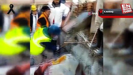 Kahramanmaraş'ta küçük kız AFAD ekiplerine moral verdi