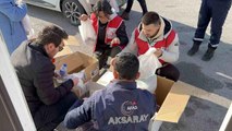 Aksaray'da AFAD ve Kızılay'dan depremzedelere kumanya desteği