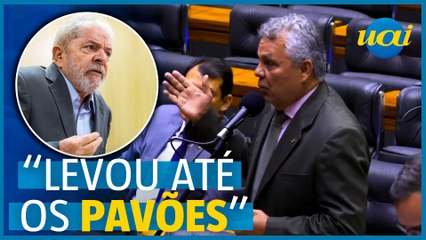 Deputado bolsonarista acusa Lula de roubar pavões do Alvorada