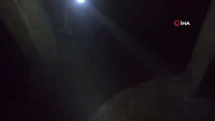 Suriye'de bir bebek ve ailesi enkazdan sağ çıkarıldı